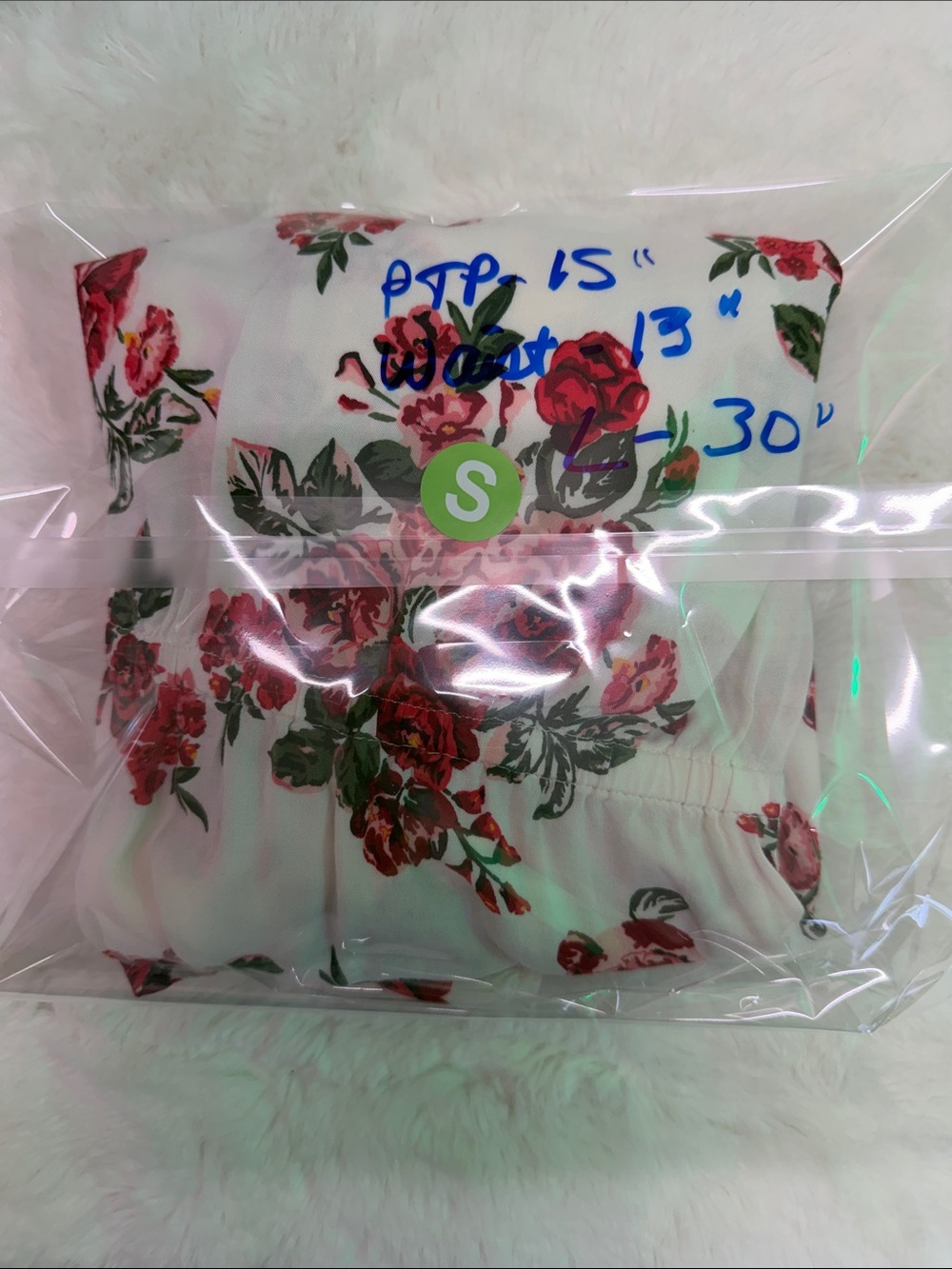 White Floral Mini Summer Date Night Dress Red Rose Print with Pockets 🌹 - Picture 4 of 5